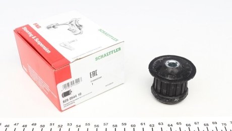 Втулка балки AUDI 80, 90, VW PASSAT 81-96 перед. міст FAG 829054410