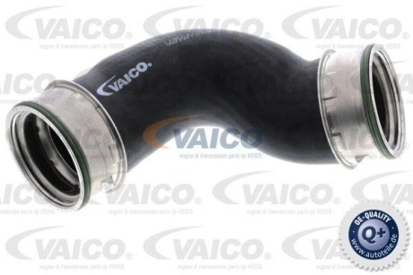 Патрубок інтеркулера Renault Megane IV/Scenic IV/Nissan Qashqai 1.5 dCi 15- VAICO V302647